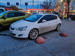 2011 Opel Astra J, белый, 415000 рублей, вид 1