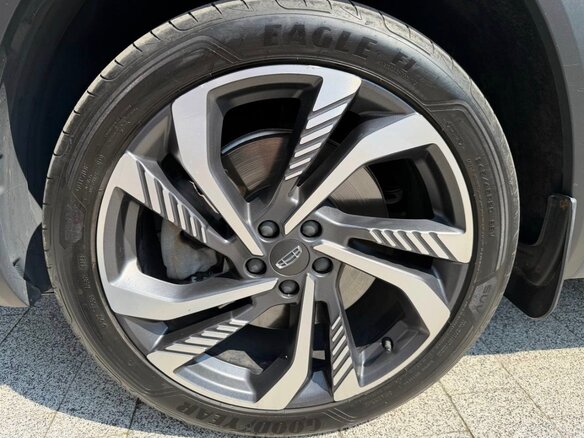 2023 Geely Monjaro (Xingyue L) I, серый - вид 4