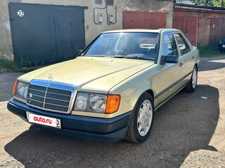 1986 Mercedes-Benz W124 230, зелёный, 900000 рублей, вид 2