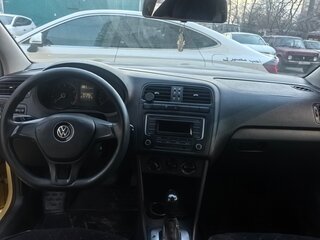 2019 Volkswagen Polo V Рестайлинг, жёлтый, 550000 рублей, вид 4