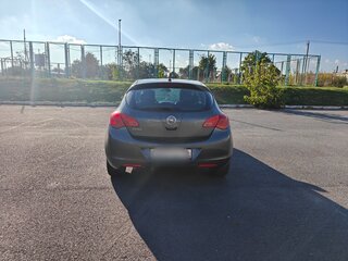 2011 Opel Astra J, серый, 630000 рублей, вид 3