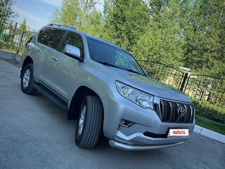 2017 Toyota Land Cruiser Prado 150 Series Рестайлинг 2, серебристый, 4200000 рублей, вид 3