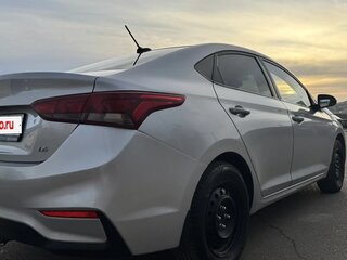 2018 Hyundai Solaris II, серебристый, 1400000 рублей, вид 3