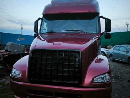 2002 Volvo VNL, красный, 2500000 рублей, вид 1