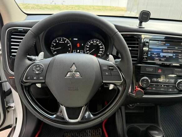 2016 Mitsubishi Outlander III Рестайлинг 2, белый, 2130000 рублей - вид 11