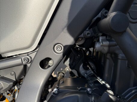 2021 Yamaha MT-09 (FZ-09), серебристый, 1039000 рублей, вид 4