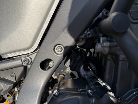 2021 Yamaha MT-09 (FZ-09), серебристый, 1039000 рублей - вид 3