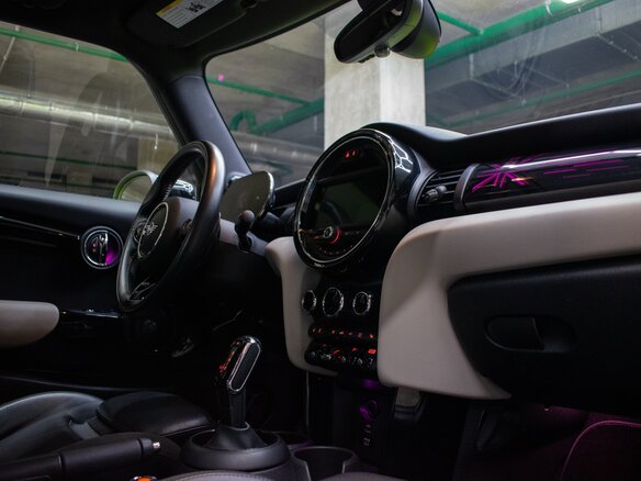 2020 Mini Hatch Cooper S III (F55/F56) Рестайлинг, жёлтый, 2460000 рублей - вид 16