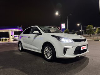 2017 Kia Rio IV, белый, 1390000 рублей, вид 1