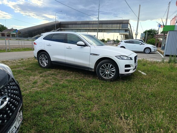 2016 Jaguar F-Pace I, белый, 2350155 рублей - вид 3