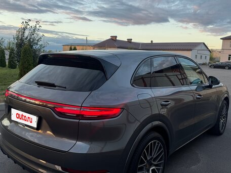2021 Porsche Cayenne III, серый, 7200000 рублей, вид 4