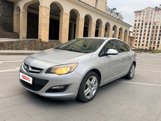 2013 Opel Astra J Рестайлинг, серебристый, 600000 рублей, вид 1