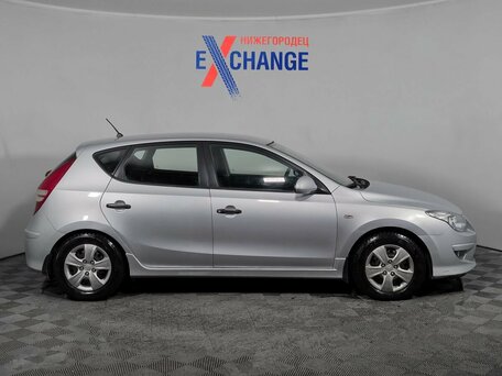 2010 Hyundai i30 I Рестайлинг, серебристый, 629000 рублей, вид 4