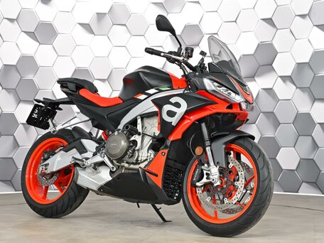 2021 Aprilia Tuono 660, чёрный, 929000 рублей, вид 1