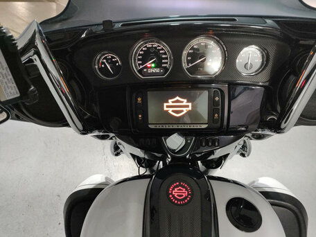 2016 Harley-Davidson CVO Street Glide, белый, 1450000 рублей, вид 5