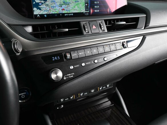 2021 Lexus ES 300h VII, серый - вид 16