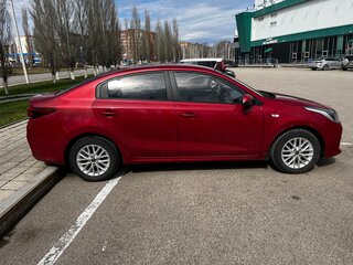 2020 Kia Rio IV, пурпурный, 1490000 рублей, вид 3