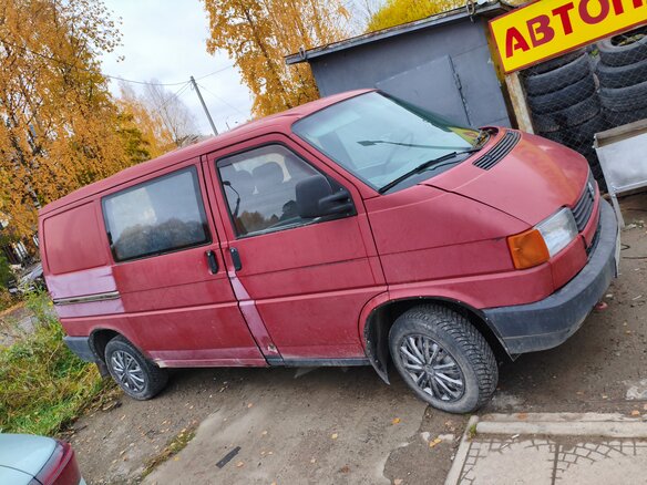 1993 Volkswagen Transporter T4, пурпурный, 400000 рублей - вид 2
