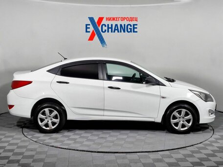 2015 Hyundai Solaris I Рестайлинг, белый, 899000 рублей, вид 4