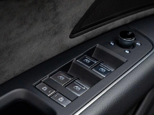 2020 Audi A8 Long 50 TFSI IV (D5), чёрный, 9200000 рублей - вид 17
