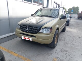 1998 Mercedes-Benz M-Класс 320 I (W163), бежевый, 375000 рублей, вид 1