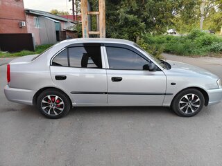 2003 Hyundai Accent ТагАЗ II, серебристый, 269999 рублей, вид 4