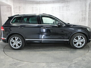 2015 Volkswagen Touareg II Рестайлинг, чёрный, 3099000 рублей, вид 4