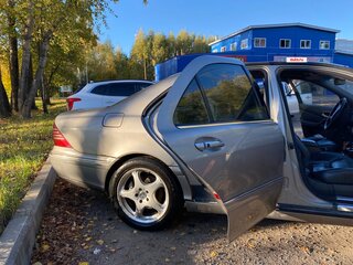 2001 Mercedes-Benz S-Класс 320 IV (W220), серый, 700000 рублей, вид 4