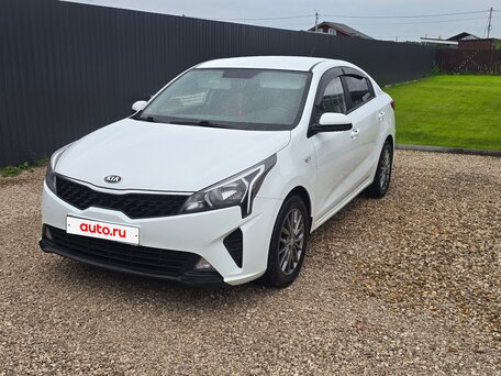 2020 Kia Rio IV Рестайлинг, белый, 1560000 рублей, вид 1
