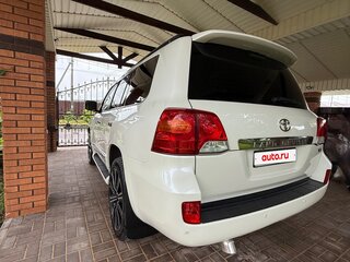 2013 Toyota Land Cruiser 200 Series Рестайлинг 1, белый, 4190000 рублей, вид 4