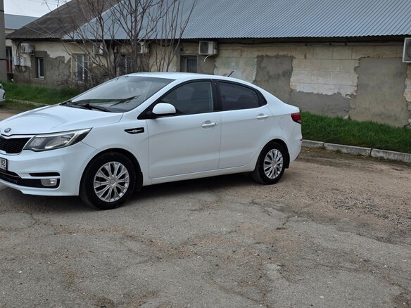 2017 Kia Rio III Рестайлинг, белый - вид 16