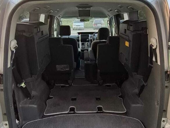 2008 Toyota Noah II (R70), серебристый, 1270000 рублей - вид 7