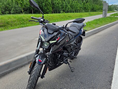 2023 Bajaj Pulsar N250, чёрный, 280000 рублей, вид 1