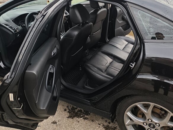 2013 Ford Focus III, чёрный, 1100000 рублей - вид 10