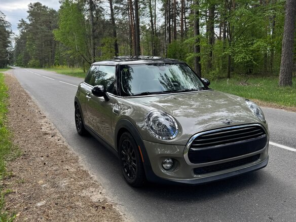 2018 Mini Hatch Cooper III (F55/F56), серый, 1510000 рублей - вид 1