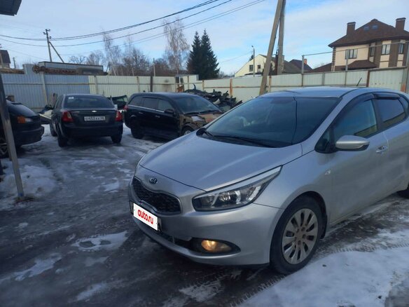 2014 Kia Ceed II, серебристый, 900000 рублей
