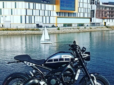 2018 Yamaha XSR900, серебристый, 690000 рублей, вид 2