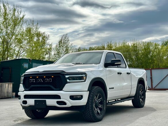 2024 Ram 1500 Quad Cab eTorque V, белый, 5250000 рублей