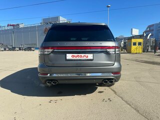 2021 Lincoln Aviator II, серый, 4000000 рублей, вид 4
