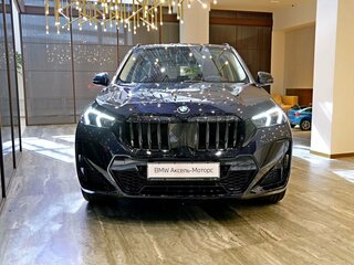 2026 BMW X1 Long 25Li xDrive III (U11/U12), чёрный, 5970000 рублей, вид 3