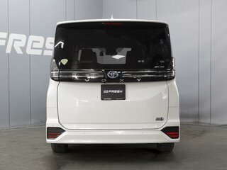 2022 Toyota Voxy IV (R90), белый, 3950000 рублей, вид 4