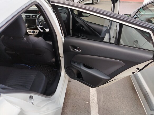 2017 Toyota Prius IV (XW50), белый, 1480000 рублей - вид 12