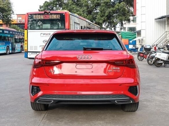 2021 Audi A3 Sportback 35 TFSI IV (8Y), красный, 1775000 рублей - вид 5