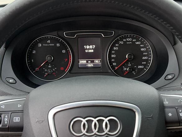 2012 Audi Q3 I (8U), белый - вид 12