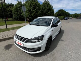 2017 Volkswagen Polo V Рестайлинг, белый, 950000 рублей, вид 2
