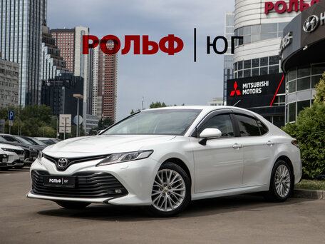 Toyota Camry VIII (XV70)