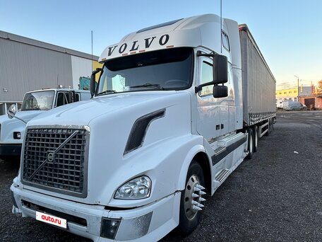 2003 Volvo VNL, белый, 2000000 рублей, вид 1