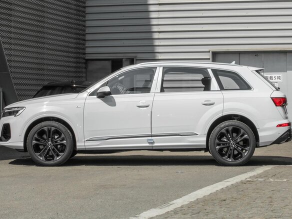 2025 Audi Q7 55 TFSI II (4M) Рестайлинг 2, белый, 13100000 рублей - вид 4