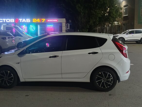2015 Hyundai Solaris I Рестайлинг, белый, 599000 рублей - вид 10