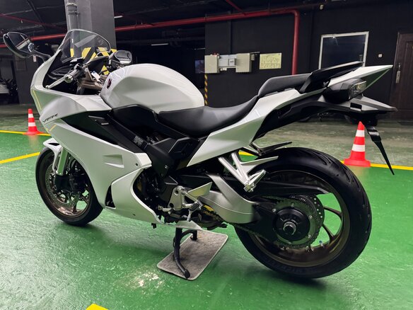 2017 Honda VFR 800, белый, 785000 рублей - вид 17